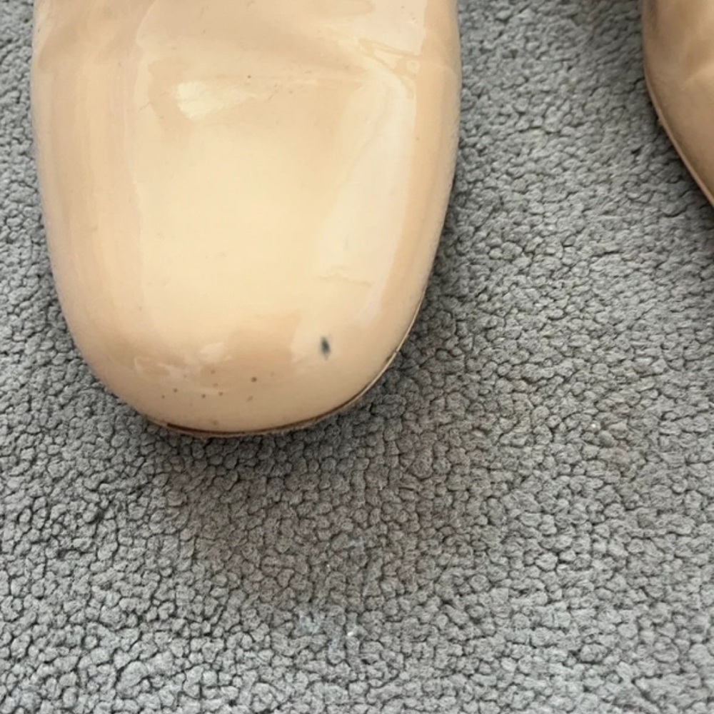 CHANEL Cream Patent Leather Heels with White Bow - Picture 3 of 4